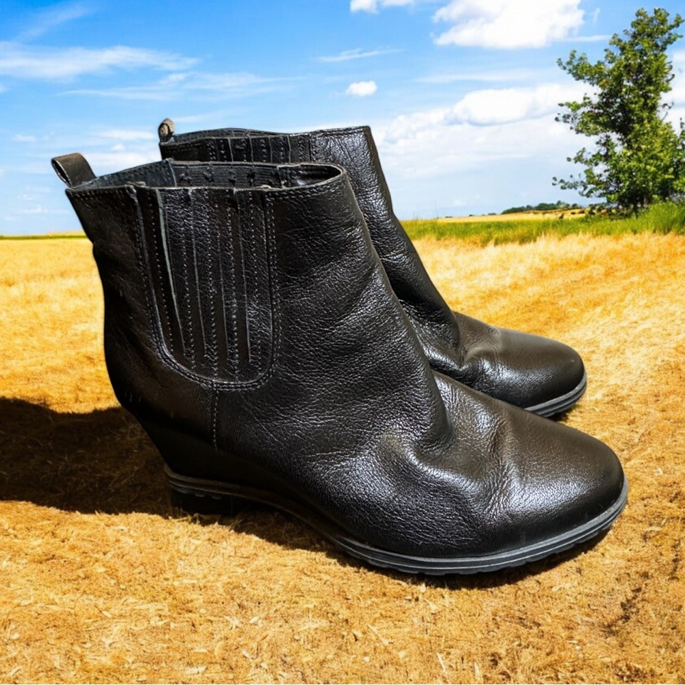 Ellen Tracy size 8.5 black Terence wedge leather boot